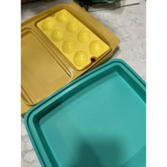 1980’s Tupperware Deviled Egg Tray Keeper Carrier Teal & Yello USA Vintage 4 Pc. - Picture 10 of 10